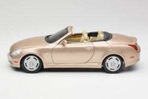 Lexus SC430 Beige Maisto 1:18 31629 Diecast — photo 4 of 8