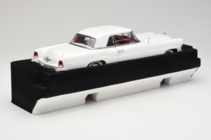 Lincoln Continental Mark II White Road Signature 1:18 20078-P1 Diecast — photo 2 of 6