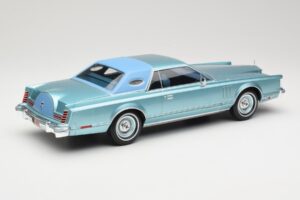 Lincoln Continental Mark V Blue Metallic MCG 1:18 MCG18369 Diecast — photo 2 of 6