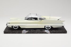 Lincoln Futura Concept White Minichamps 1:18 107082030 Diecast — photo 3 of 6