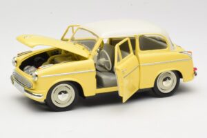 Lloyd Alexander TS Yellow Revell 1:18 08958 Diecast — photo 2 of 8