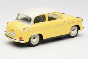 Lloyd Alexander TS Yellow Revell 1:18 08958 Diecast — photo 3 of 8