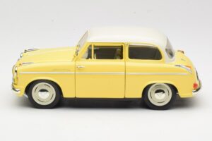 Lloyd Alexander TS Yellow Revell 1:18 08958 Diecast — photo 4 of 8