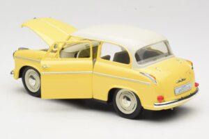 Lloyd Alexander TS Yellow Revell 1:18 08958 Diecast — photo 5 of 8