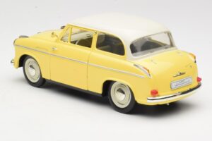 Lloyd Alexander TS Yellow Revell 1:18 08958 Diecast — photo 7 of 8