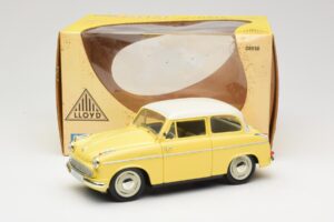 Lloyd Alexander TS Yellow Revell 1:18 08958 Diecast — photo 8 of 8