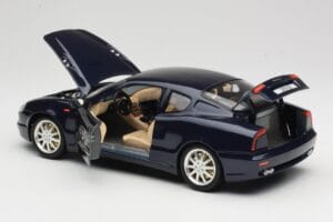 Maserati 3200 GT Black Bburago 1:18 3371 Diecast — photo 5 of 8
