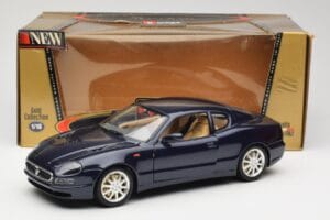 Maserati 3200 GT Black Bburago 1:18 3371 Diecast — photo 8 of 8