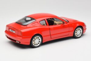 Maserati 3200 GT Red Bburago 1:18 3341 Diecast — photo 3 of 8