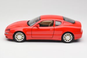 Maserati 3200 GT Red Bburago 1:18 3341 Diecast — photo 4 of 8