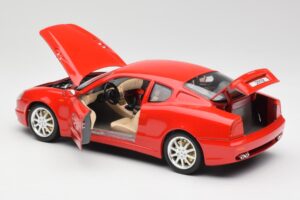 Maserati 3200 GT Red Bburago 1:18 3341 Diecast — photo 5 of 8