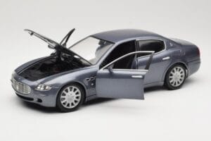 Maserati Quattroporte Blue Metallic Hot Wheels 1:18 B7003 Diecast — photo 2 of 8