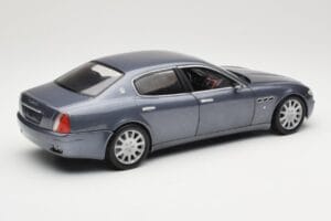 Maserati Quattroporte Blue Metallic Hot Wheels 1:18 B7003 Diecast — photo 3 of 8