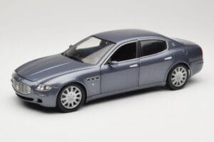Maserati Quattroporte Blue Metallic Hot Wheels 1:18 B7003 Diecast