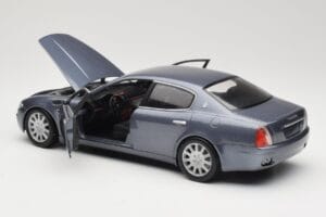 Maserati Quattroporte Blue Metallic Hot Wheels 1:18 B7003 Diecast — photo 5 of 8
