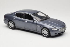 Maserati Quattroporte Blue Metallic Hot Wheels 1:18 B7003 Diecast — photo 6 of 8