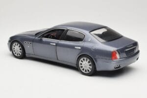 Maserati Quattroporte Blue Metallic Hot Wheels 1:18 B7003 Diecast — photo 7 of 8