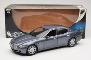 Maserati Quattroporte Blue Metallic Hot Wheels 1:18 B7003 Diecast — photo 8 of 8