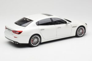 Maserati Quattroporte VI GTS Alpine White AUTOart 1:18 75808 Diecast — photo 3 of 8