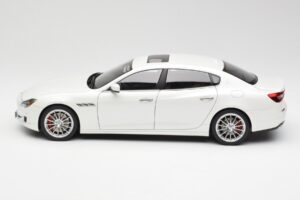 Maserati Quattroporte VI GTS Alpine White AUTOart 1:18 75808 Diecast — photo 4 of 8