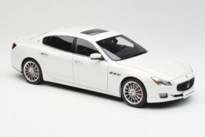 Maserati Quattroporte VI GTS Alpine White AUTOart 1:18 75808 Diecast — photo 6 of 8