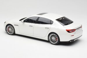 Maserati Quattroporte VI GTS Alpine White AUTOart 1:18 75808 Diecast — photo 7 of 8