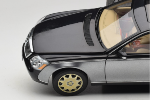 Maybach 57 SWB Caspian Black Himalayas Grey AUTOart 1:18 76151 Diecast — photo 8 of 9
