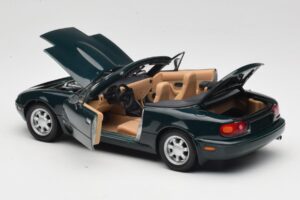Mazda MX-5 NA Emerald Green Gate 1:18 01017 Diecast — photo 5 of 8