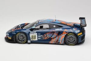 McLaren 12C GT3 #88 Von Ryan Racing A. Barff / T. Goodwin / B. Senna Spa 24 Hours 2013 Minichamps 1:18 151131388 Diecast — photo 3 of 6