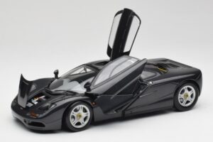 McLaren F1 Carbon Black Metallic Minichamps 1:18 530133420 Diecast — photo 2 of 8