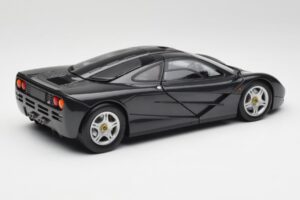 McLaren F1 Carbon Black Metallic Minichamps 1:18 530133420 Diecast — photo 3 of 8