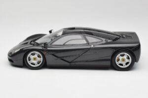 McLaren F1 Carbon Black Metallic Minichamps 1:18 530133420 Diecast — photo 4 of 8