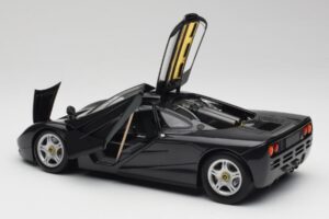 McLaren F1 Carbon Black Metallic Minichamps 1:18 530133420 Diecast — photo 5 of 8