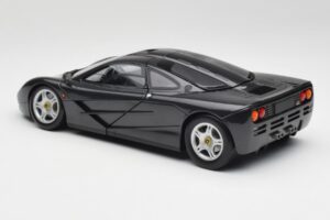 McLaren F1 Carbon Black Metallic Minichamps 1:18 530133420 Diecast — photo 7 of 8