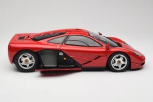 McLaren F1 Red Minichamps 1:12 530133125 Diecast — photo 4 of 9