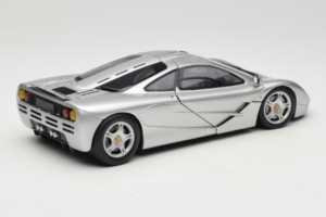 McLaren F1 Silver UT Models 1:18 530133180-R1 Diecast — photo 3 of 8