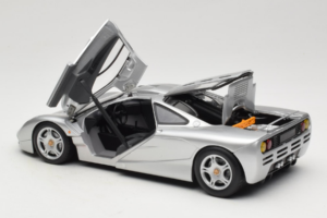 McLaren F1 Silver UT Models 1:18 530133180-R1 Diecast — photo 5 of 8