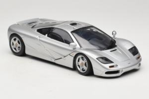 McLaren F1 Silver UT Models 1:18 530133180-R1 Diecast — photo 6 of 8