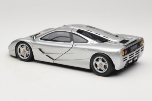 McLaren F1 Silver UT Models 1:18 530133180-R1 Diecast — photo 7 of 8