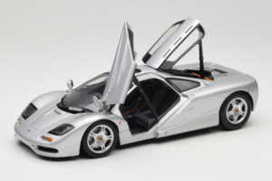 McLaren F1 Silver UT Models 1:18 530133180 Diecast — photo 2 of 8