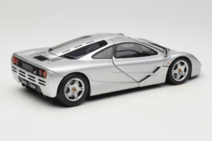 McLaren F1 Silver UT Models 1:18 530133180 Diecast — photo 3 of 8