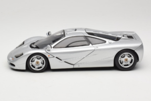 McLaren F1 Silver UT Models 1:18 530133180 Diecast — photo 4 of 8