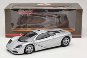 McLaren F1 Silver UT Models 1:18 530133180 Diecast — photo 8 of 8