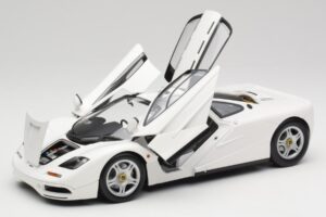 McLaren F1 White Minichamps 1:18 530133424 Diecast — photo 2 of 8