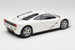McLaren F1 White Minichamps 1:18 530133424 Diecast — photo 3 of 8
