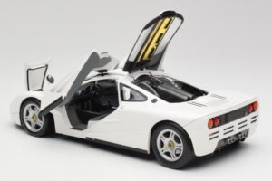 McLaren F1 White Minichamps 1:18 530133424 Diecast — photo 5 of 8