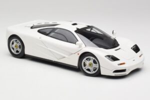 McLaren F1 White Minichamps 1:18 530133424 Diecast — photo 6 of 8
