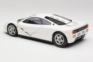McLaren F1 White Minichamps 1:18 530133424 Diecast — photo 7 of 8