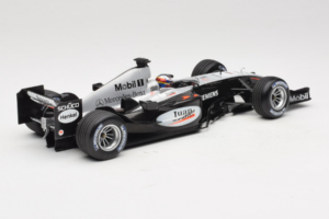 McLaren MP4-19 Mercedes J.P. Montoya Test Car 2005 Minichamps 1:18 533051880 Diecast — photo 2 of 7