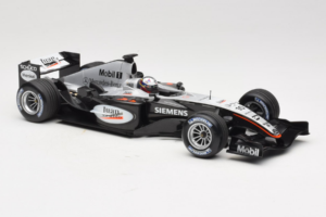 McLaren MP4-19 Mercedes J.P. Montoya Test Car 2005 Minichamps 1:18 533051880 Diecast — photo 4 of 7